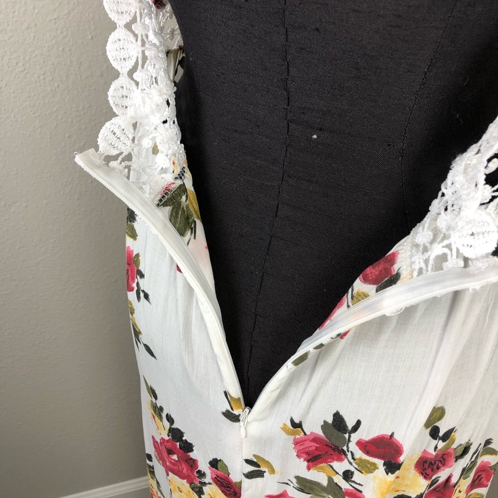 NWT White Floral Crochet Backless High Low Dress - Picture 3 of 7